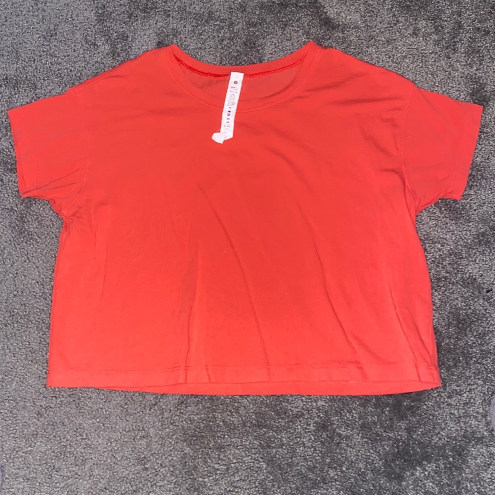 NWOT lululemon cates tee
